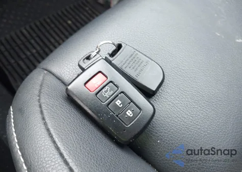 2018 Toyota Rav4 Limited from USA, damaged, VIN 2T3DFREV2JW835331